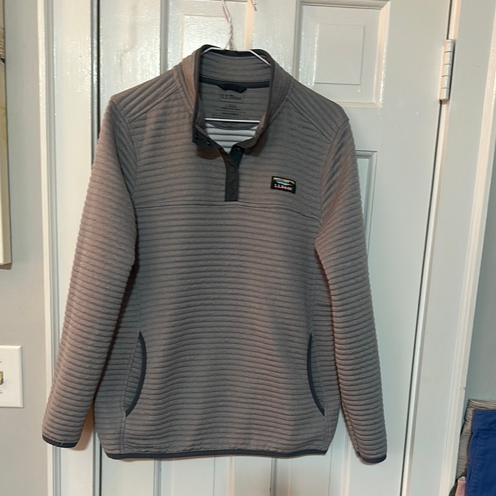 Woman’s L.L. Bean Gray Airlight pullover sweatshirt